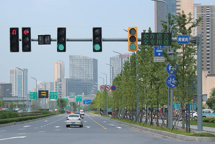 等边八角悬臂信号灯杆